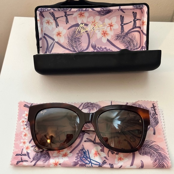 Maui Jim Accessories - Maui Jim Womens Sunglasses RHYTHYM style brown with tropical pink print. NEW!